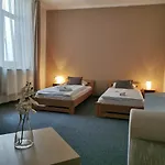 Club Trio Hotel 3*