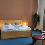 Club Trio Hotel 3*