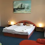 Club Trio Hotel 3*
