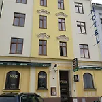 Club Trio Hotel